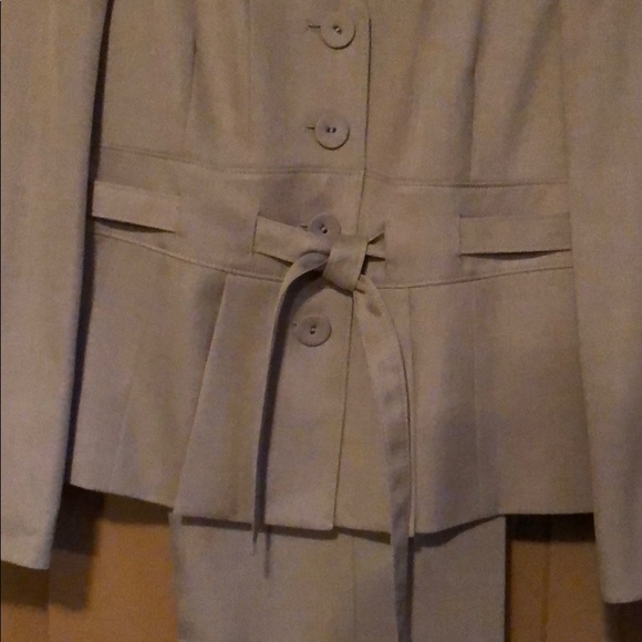 Tan Le Suit 10 PETITE - Picture 3 of 3